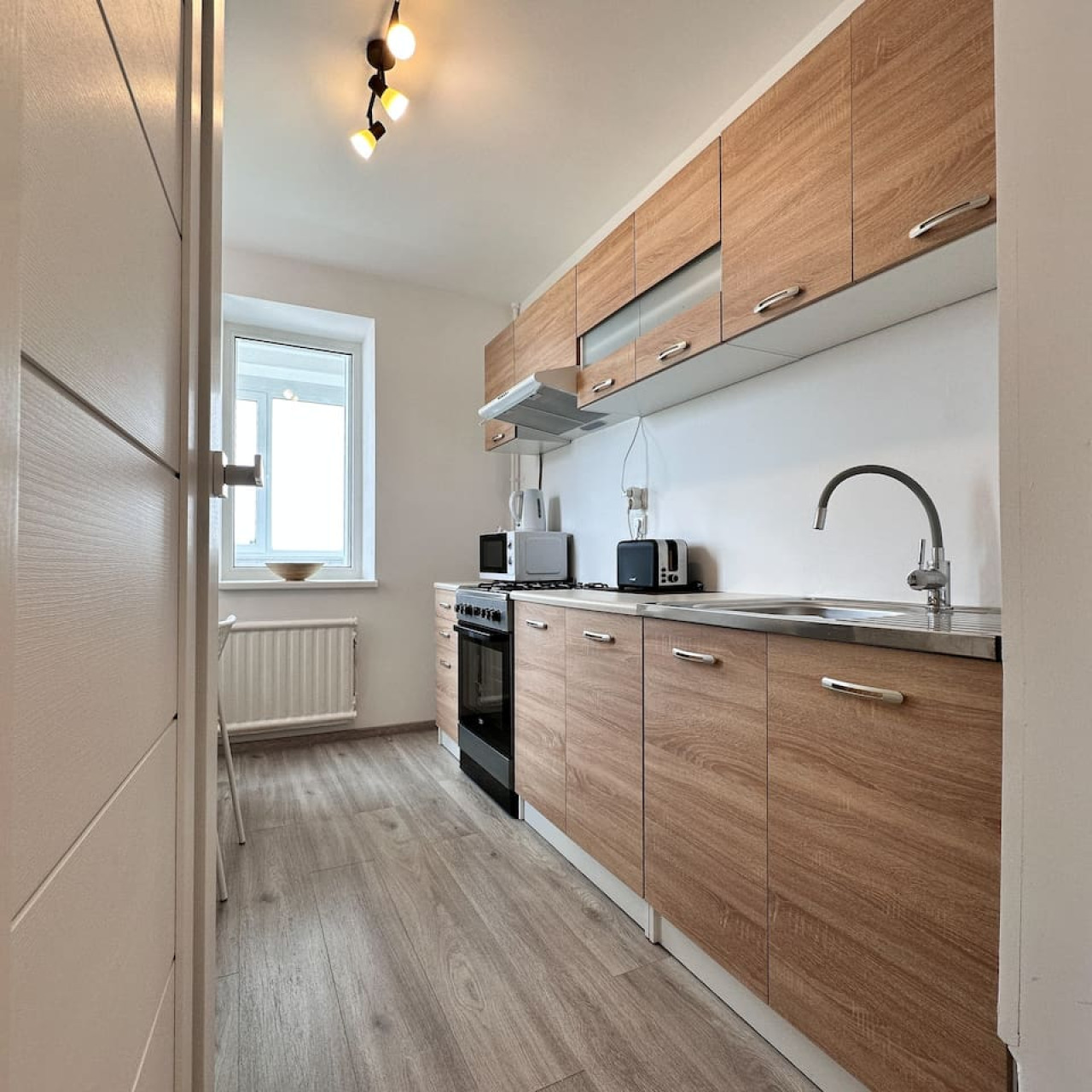 A cozy apartment next to a port, photo 4