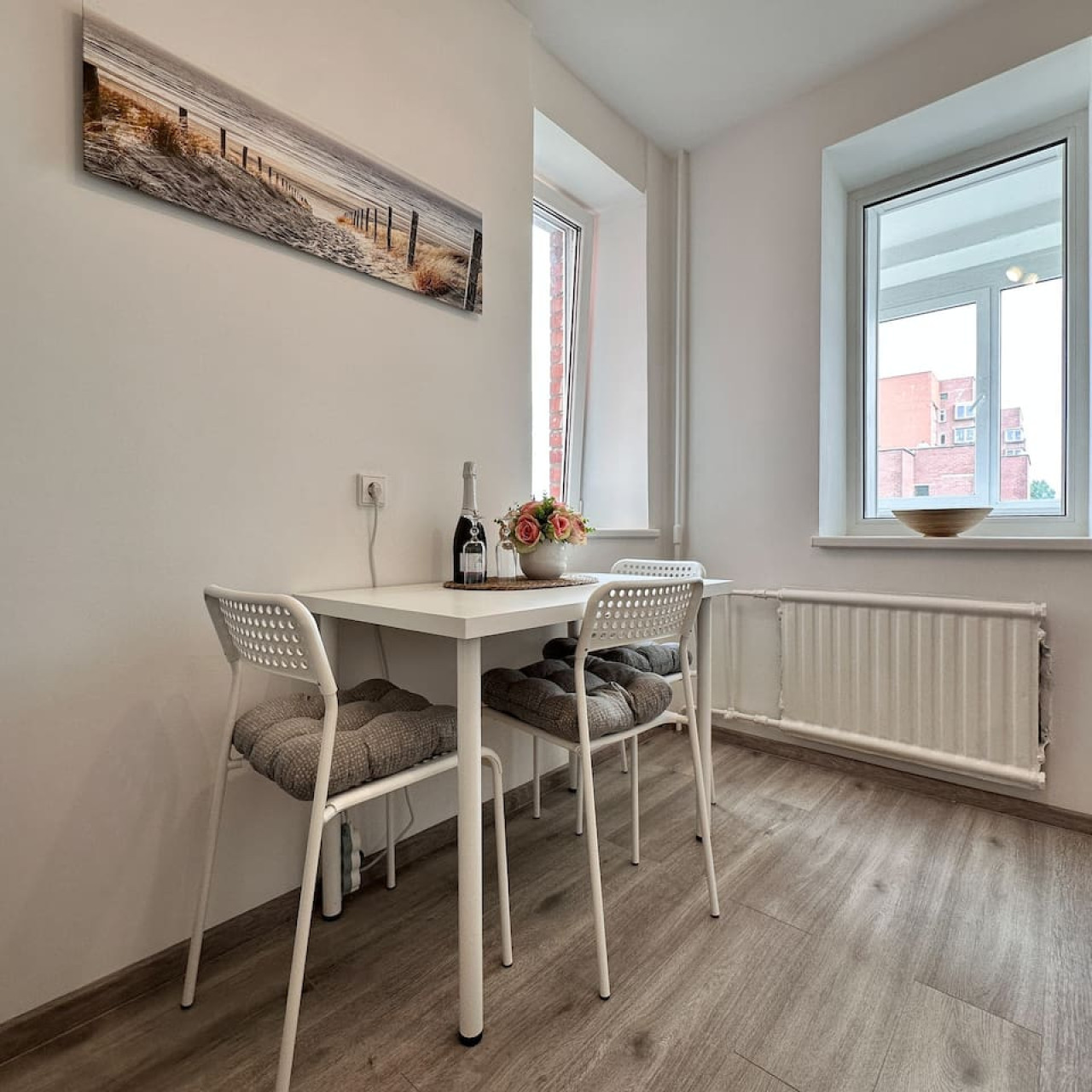 A cozy apartment next to a port, photo 3